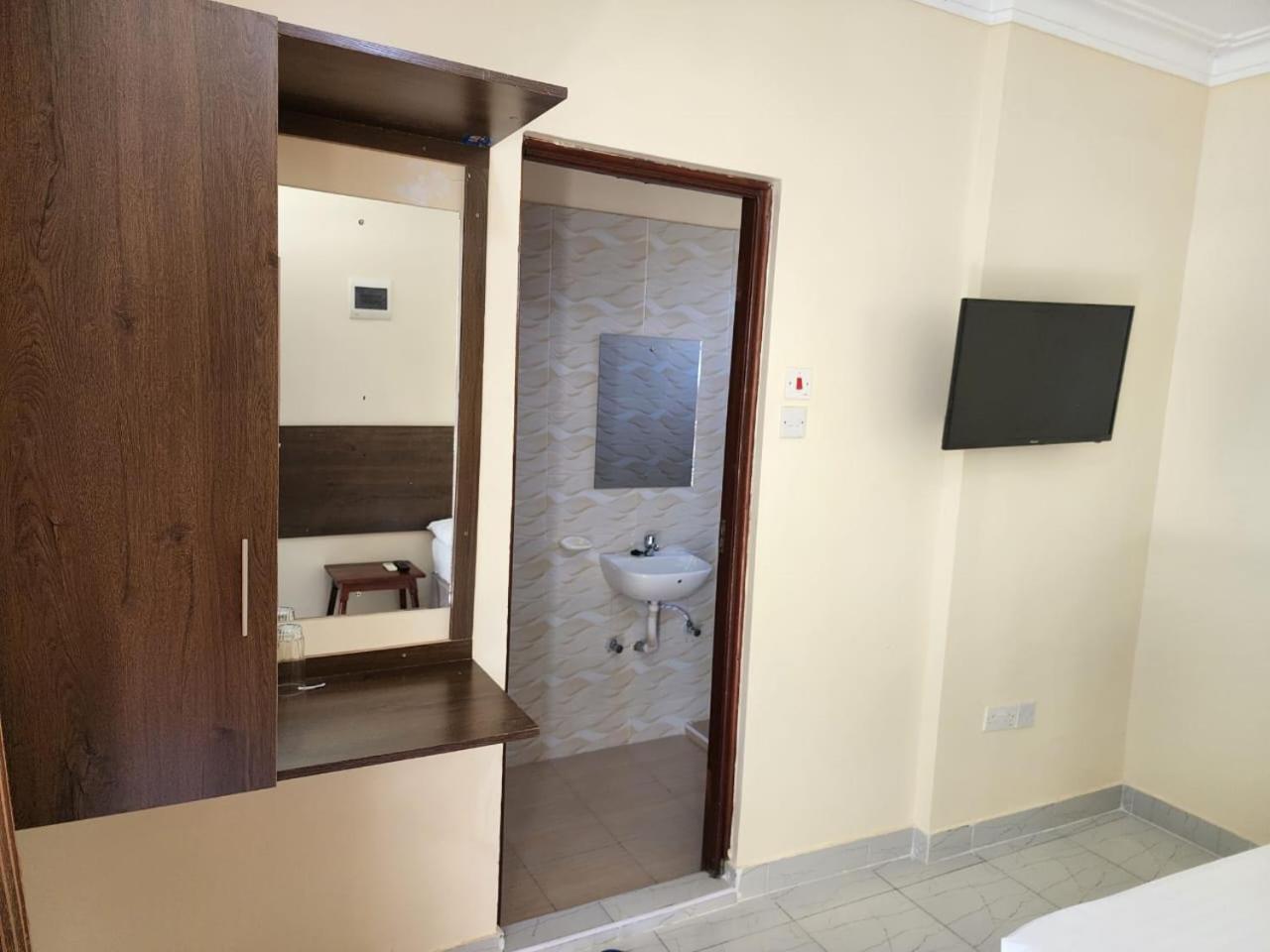 Prestige Leisure Hotel Mtwapa Exteriör bild